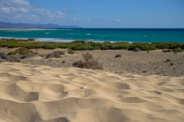 冬のソタベントビーチ コスタ カルマ フエルテベントゥラ島 カナリア諸島 スペインの砂丘とターコイズブルーの水 — ストック写真