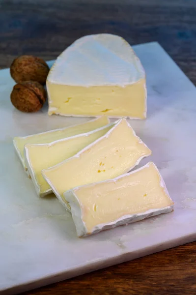 Fransız Beyaz Küflü Süt Peyniri Haute Marne Bölgesinden Caprice Des — Stok fotoğraf