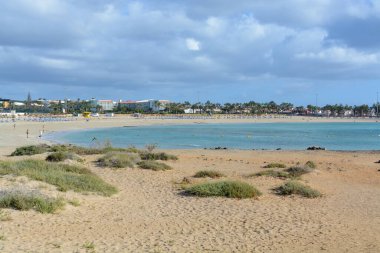 Fuerteventura, Kanarya Adaları 'ndaki Caleta de Fuste turistik köyünde kış ve güneş tatili