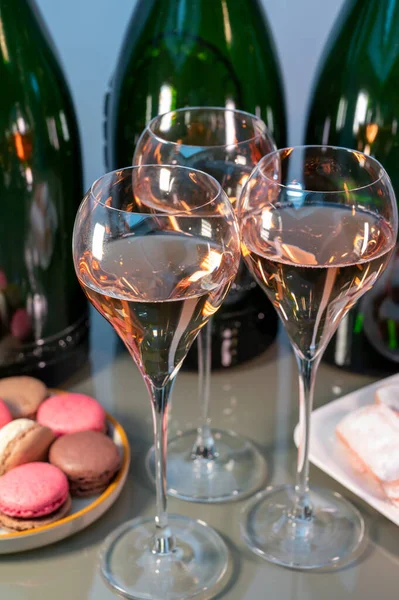 Ochutnávka Růžového Brutu Šumivé Víno Šampaňského Sklepích Vinotéky Gran Cru — Stock fotografie
