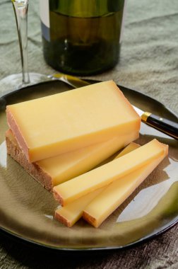 Peynir koleksiyonu, Fransisco-Comte, Fransa 'da inek sütünden yapılan sert peynirler.