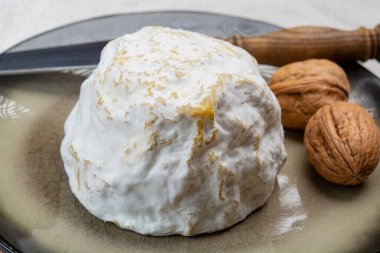 Peynir koleksiyonu, yumuşak inek Fransız peyniri küflü Gaperon zanaatkarlığı biberli ve sarımsaklı Auvergne, Fransa