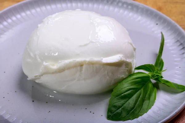 White Ball Italian Soft Cheese Mozzarella Bufala Campana Served Fresh — Foto de Stock