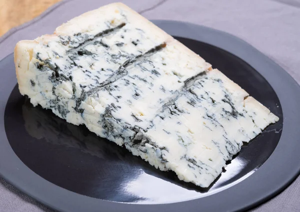 意大利米兰Gorgonzola用牛奶制成的意大利食品 黄油或坚定的蓝奶酪 — 图库照片