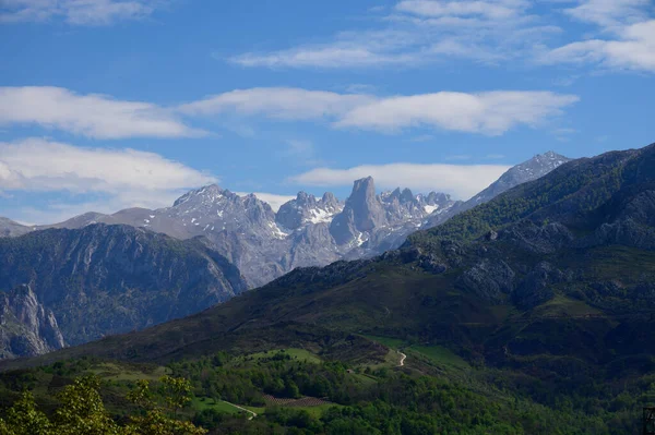 우르리 고생대 석회암 봉우리 스페인 아스투리아스에 지역에 — 스톡 사진