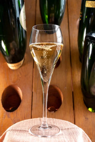 Verres Champagne Mousseux Vin Blanc Gran Cru Cava Avec Bulles — Photo