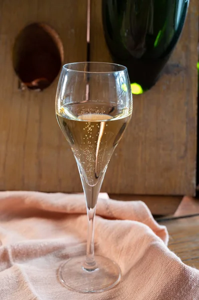 Copo Espumante Vinho Branco Champanhe Gran Cru Cava Com Bolhas — Fotografia de Stock