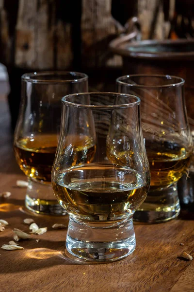 Small Tasting Glasses Aged Scotch Whisky Old Dark Wooden Vintage — Stock Photo, Image