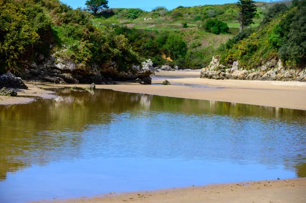 Utsikt Över Playa Poo Lågvatten Nära Llanes Asturiens Gröna Kust — Stockfoto