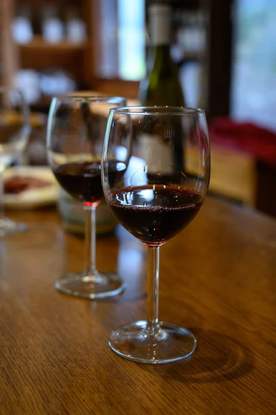 Prova Variedade Vinhos Tintos Rioja Espanhóis Visita Adegas Região Vinícola — Fotografia de Stock