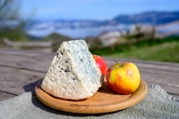 Degustacja Cabrales Sera Błękitnego Produkowanego Przez Producentów Mleka Wiejskiego Asturii — Zdjęcie stockowe