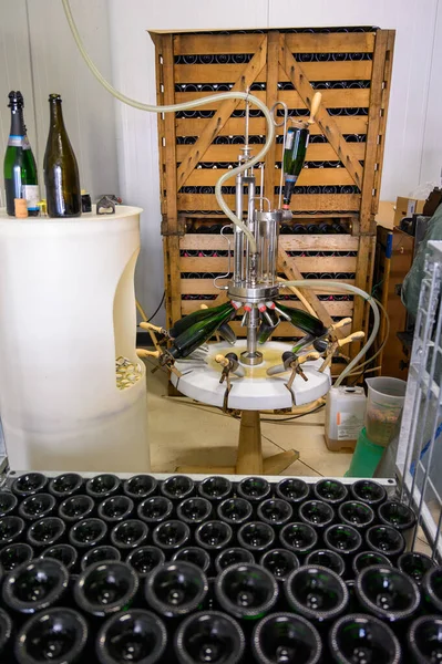 Disgement Adding Sweet Liquor Procedure Traditional Way Making Champagne Sparkling — Fotografia de Stock