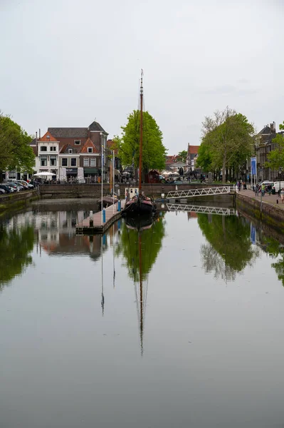 Passeggiando Nella Vecchia Città Olandese Zierikzee Con Vecchie Piccole Case — Foto Stock