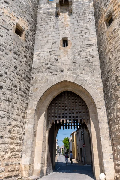 stock image View on old streets, fort walls and houses in ancient french town Aigues-Mortes, touristic destination with square fortress, Gard, Occitaine, France