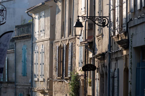 Vista Antiguas Calles Estrechas Casas Antigua Ciudad Francesa Arles Provenza —  Fotos de Stock