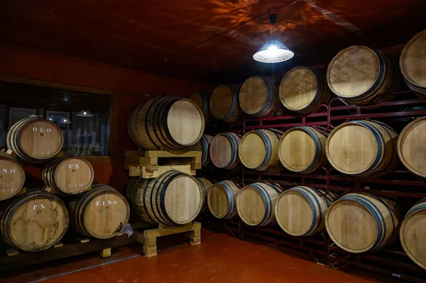 西班牙Jerez Frontera Puerto Santa Maria和Sanlucar Barrameda Andalusia在雪利酒三角的法国橡木桶中生产强化的Jerez Xeres和雪利酒 — 图库照片