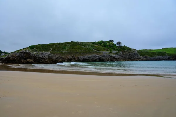 Vista Sulle Rocce Playa Borizo Celorio Costa Verde Delle Asturie — Foto Stock