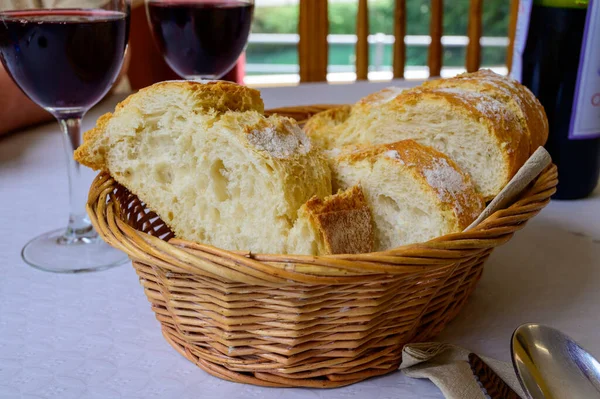 Fresh Baked Bread Made White Wheat Flour Slices Closd Basket — Stock Photo, Image