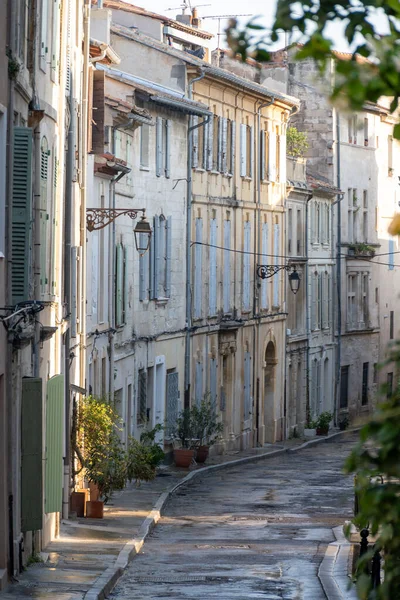 Vista Antiguas Calles Estrechas Casas Antigua Ciudad Francesa Arles Provenza —  Fotos de Stock