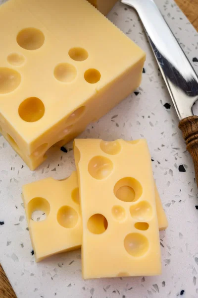 Коллекция Сыра Блок Французского Твердого Сыра Отверстиями Emmentaler Близко — стоковое фото