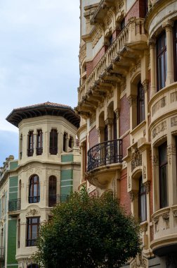 Asturias Prensliği, Oviedo, İspanya 'nın başkentinde eski sokaklarda yürüyorum..