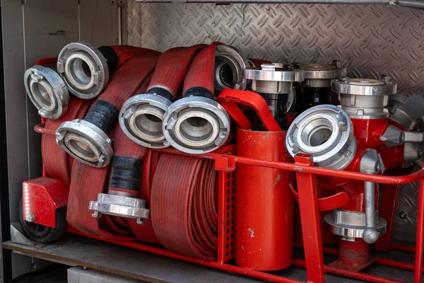 Feuerwehrausrüstung Von Innen Einsatzbereite Feuerwehrschläuche — Stockfoto