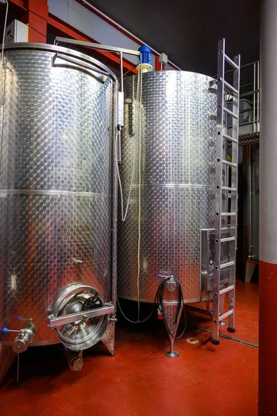 Fábrica Moderna Produção Vinho Biológico Itália Tanques Aço Inox Usados — Fotografia de Stock