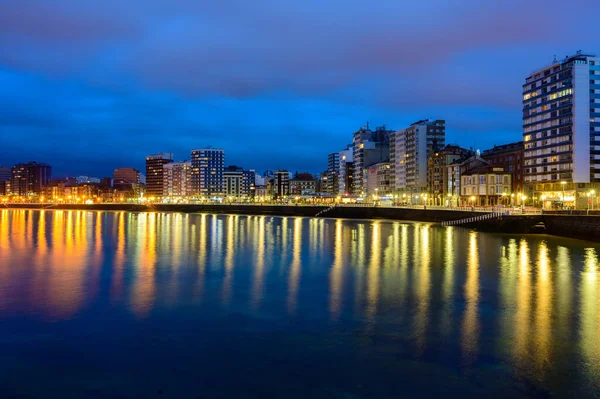 Nachtansicht Mit Dunkelblauem Himmel Strand Von San Lorenzo Gijon Asturien — Stockfoto