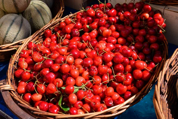 Nuova Stagione Frutta Matura Rossa Dolce Ciliegia Estiva Dal Villaggio — Foto Stock