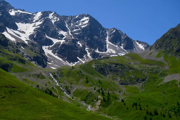 Montañas Verdes Prados Alpinos Vistas Cerca Col Lautaret Massif Des — Foto de Stock