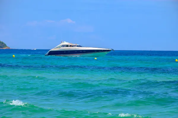 Crystal Clear Blue Water Boats Legendary Pampelonne Beach Saint Tropez — Stock Photo, Image