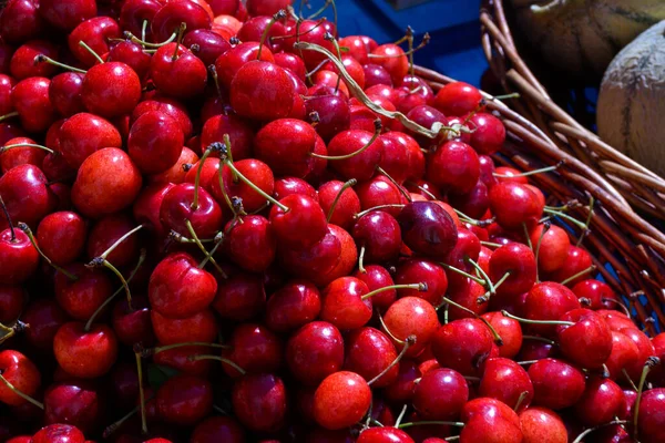Nowy Sezon Dojrzałych Owoców Czerwieni Wioski Venasque Luberon Wiśnia Sprzedaż — Zdjęcie stockowe