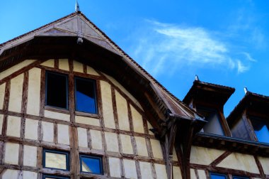 Troyes 'in ortaçağ merkezi. Yarı keresteli evleri ve dar sokakları olan eski şehir. Şampanya, Fransa, turizm beldesi.
