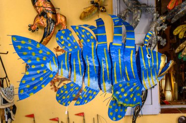 Seyahat yeri, Var, Provence 'de küçük antik bir köy. Üzüm bağları, uçurumlar ve troglodit evleri ile çevrili.