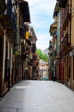 Asturias Prensliği, Oviedo, İspanya 'nın başkentinde eski sokaklarda yürüyorum..