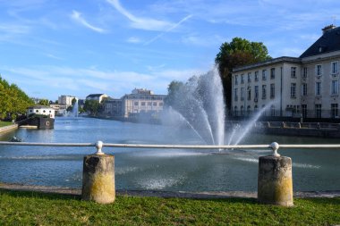 Troyes 'in ortaçağ merkezi. Yarı keresteli evleri ve dar sokakları olan eski şehir. Şampanya, Fransa, turizm beldesi.