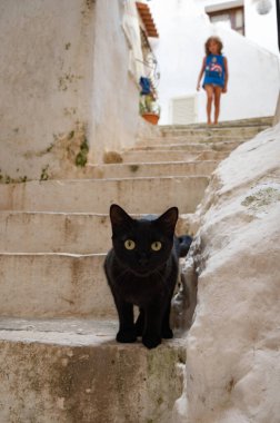 Orta çağ 'ın küçük turistik kasabası Sperlonga' da beyaz merdivenler ve eski evler yaz tatillerinde gündoğumunda Latin İtalya 'nın başkenti Sperlonga' da