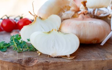 Sicilya, İtalya 'dan taze soğanlı cipolla di cannara.