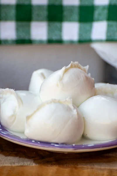 White Small Balls Italian Soft Cheese Mozzarella Bufala Campana Served — Stock Photo, Image