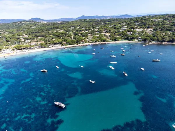 Stock image Crystal clear blue water of legendary Pampelonne beach near Saint-Tropez, summer vacation on white sandy beach of French Riviera, France, Cote d'Azur