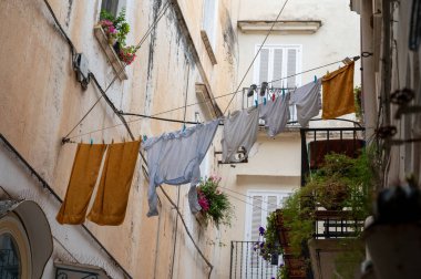 Orta çağ 'ın küçük turistik kasabası Sperlonga' da beyaz merdivenler ve eski evler yaz tatillerinde gündoğumunda Latin İtalya 'nın başkenti Sperlonga' da