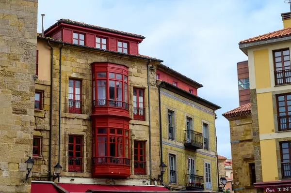 Kävely Vanhassa Kaupungissa Osa Gijon Asturias Espanja Näkymä Taloihin — kuvapankkivalokuva