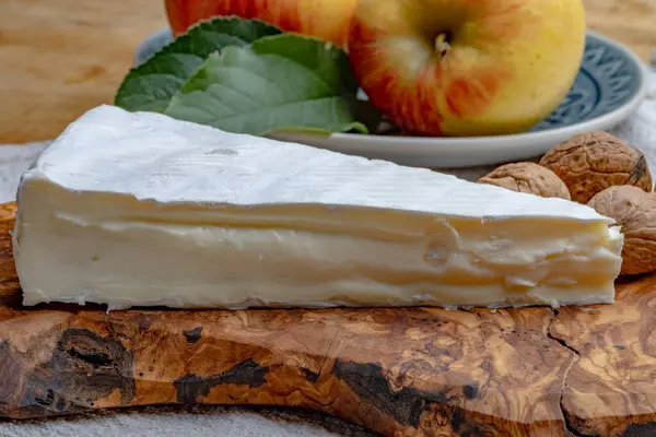 Piece French Soft Ripened White Mold Cow Milk Cheese Brie — Foto Stock
