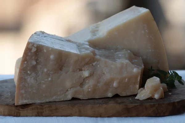 Nourriture Italienne Traditionnelle Mois Dans Des Grottes Fromage Lait Vache — Photo