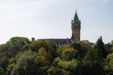 Lüksemburg veya Lüksemburg 'un başkenti Lüksemburg' un manzarası ve Avrupa Birliği 'nin sonbaharda fiili başkentlerinden biri