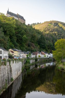 Ortaçağ Vianden 'ı, Lüksemburg' un kuzeydoğusundaki Oesling kentinde, Vianden kantonunun başkentinde, Lüksemburg ile Almanya arasındaki sınıra yakın olan nehrimizde yer almaktadır..