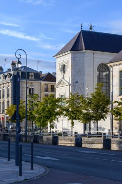 Troyes 'in ortaçağ merkezi. Yarı keresteli evleri ve dar sokakları olan eski şehir. Şampanya, Fransa, turizm beldesi.