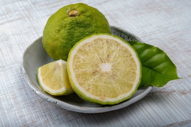 Taze olgun bergamot portakal meyveleri, Earl Grey çayı, ilaç ve kaplıca tedavilerinde kullanılan mis kokulu narenciye.