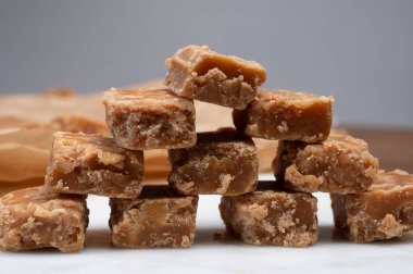 Amerikan tatlıları, ev yapımı tereyağlı şekerlemeler, şeker, tereyağı ve sütün karışımından yapılan şekerlemeler.