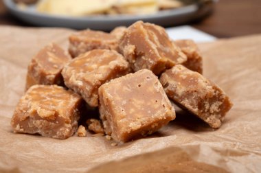 Amerikan tatlıları, ev yapımı tereyağlı şekerlemeler, şeker, tereyağı ve sütün karışımından yapılan şekerlemeler.